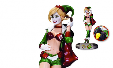 Bombshell Harley Quinn Celebrates the Holidays