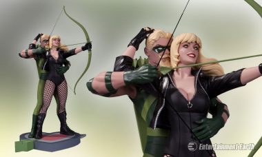 Black Canary and Her Beautiful Robin Hood Become Classic Statue