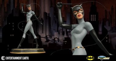 This Slinky Selina Statue Steals the Show