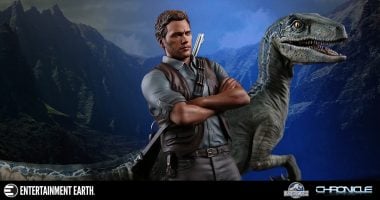 Jurassic World Owen and Blue Statue