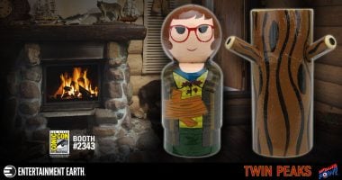 Something Is Missing and You Have to Find It – Limited Edition TWIN PEAKS Log Lady Pin Mate Set