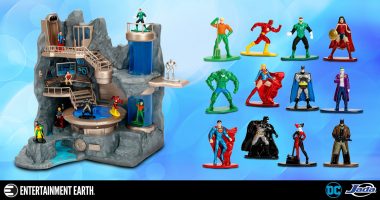 The Justice League and the Batcave in Nano Metalfigs Form? You Bet!