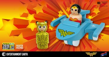 You Can’t See This WONDER WOMAN™ INVISIBLE JET with WONDER WOMAN™ and CHEETAH™ Pin Mates Set – SDCC Debut!